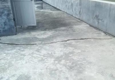 龙湾楼顶漏水维修公司分享下如何解决卫生间隐蔽部位漏水的问题?