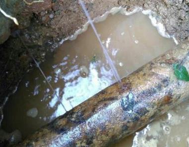 龙湾楼顶渗水维修公司分享下地暖漏水的原因及检测方法。